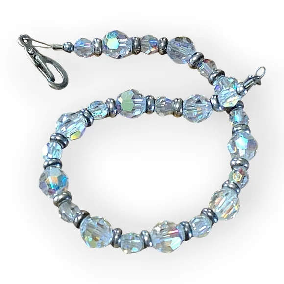 Elegant Crystal Beaded Bracelet - Picture 3 of 3